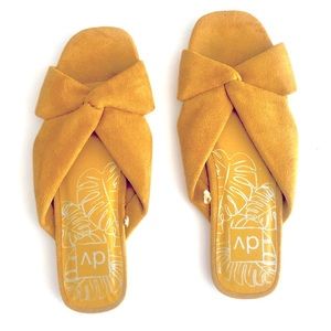 dv by dolce vita yellow faux suede sandal •  size 8